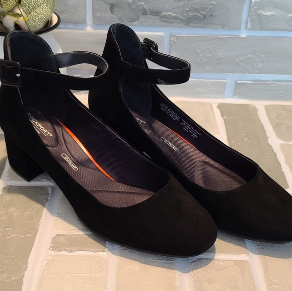 Rockport Total Motion Pumps - Picture 2 of 6